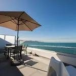 Fantastico Atico En Primera Linea De Playa דירה *