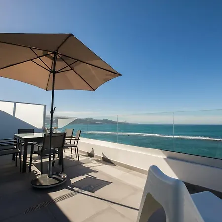 Fantástico ático En Primera Línea De Playa Apartamento *